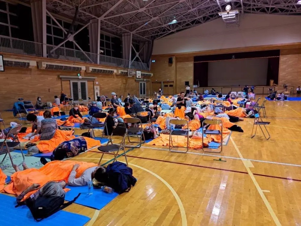 鯵ヶ沢町の避難所の様子,弘前卓球センター