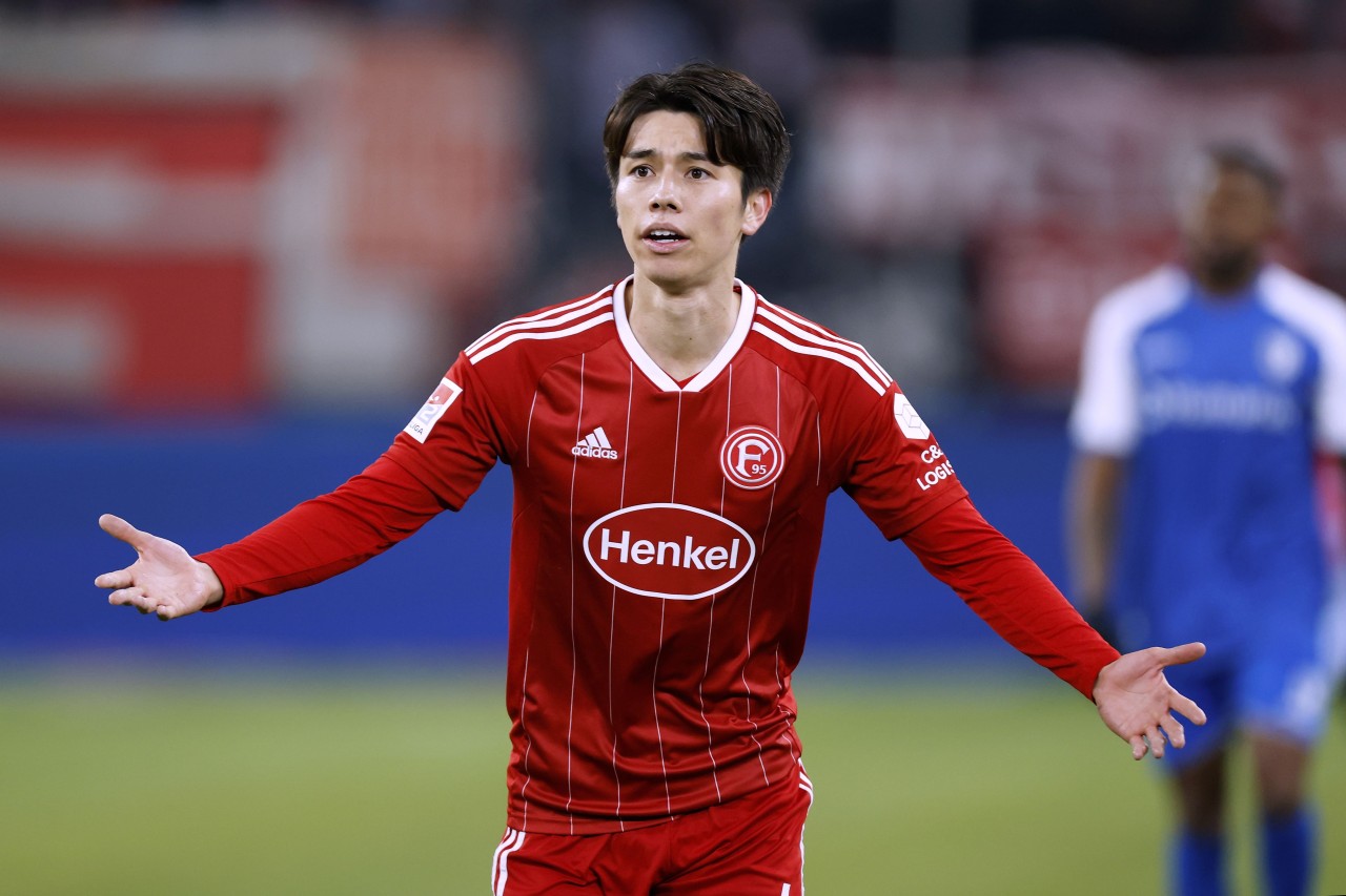 日本代表・リーズユナイテッド・フロンターレ 田中碧選手サイン付き ドリンクボトル 日本代表・リーズユナイテッド・フロンターレ 田中碧選手サイン