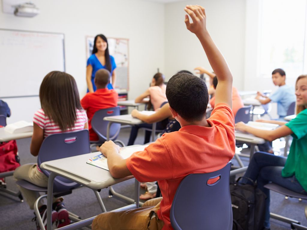 いまなぜ民間資格づくりか？